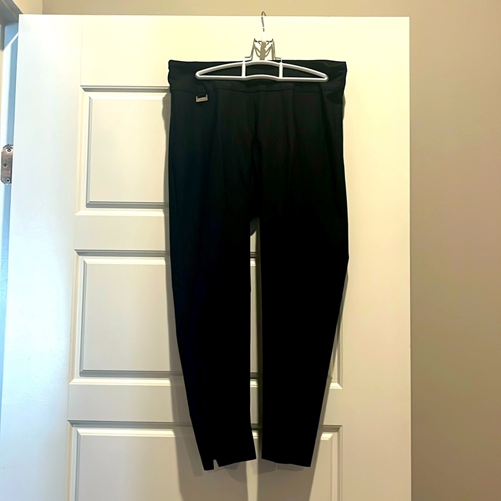 Black capris
